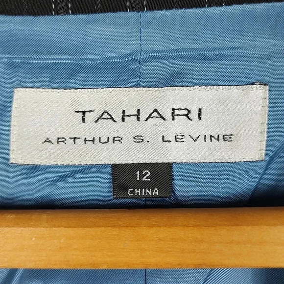 TAHARI Arthur S. Levine Black Pinstriped Blazer, Sz 12 - Picture 8 of 9